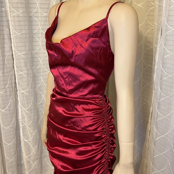 Red Satin Ruched Hem Sleeveless Dress - Picture 3 of 10
